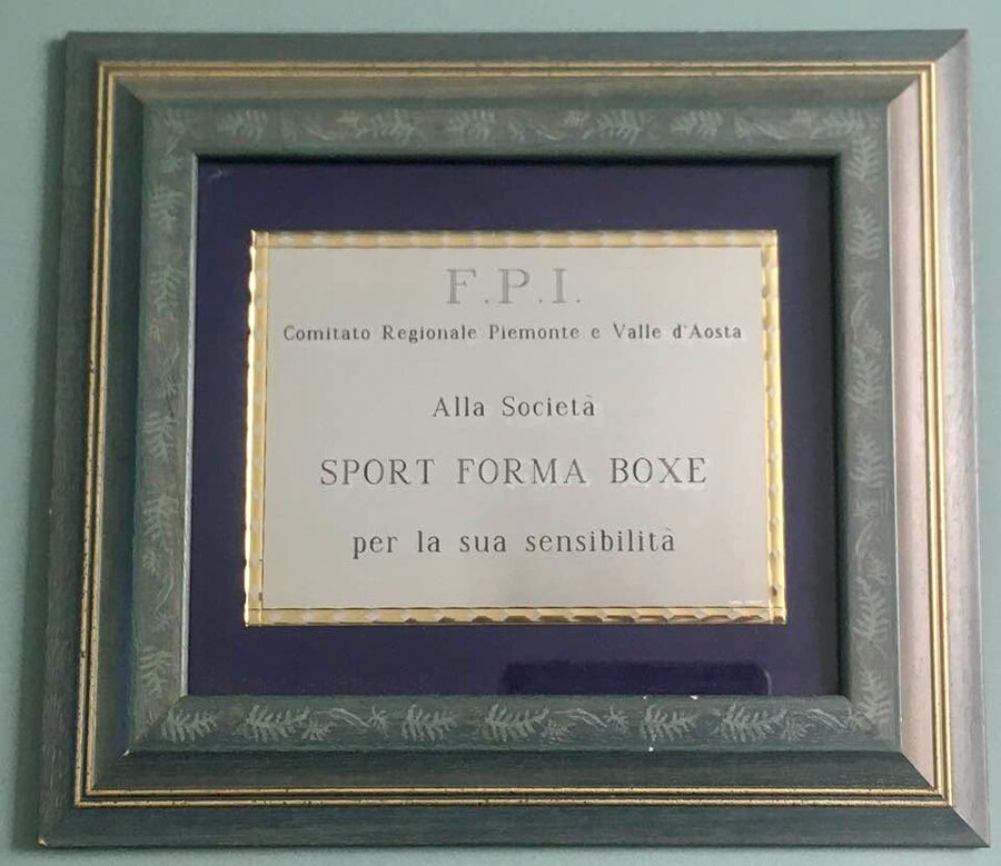 Targa della FPI, comitato regionale Piemonte e Valle d'Aosta, alla società Sport Forma Boxe per la sua sensibilità